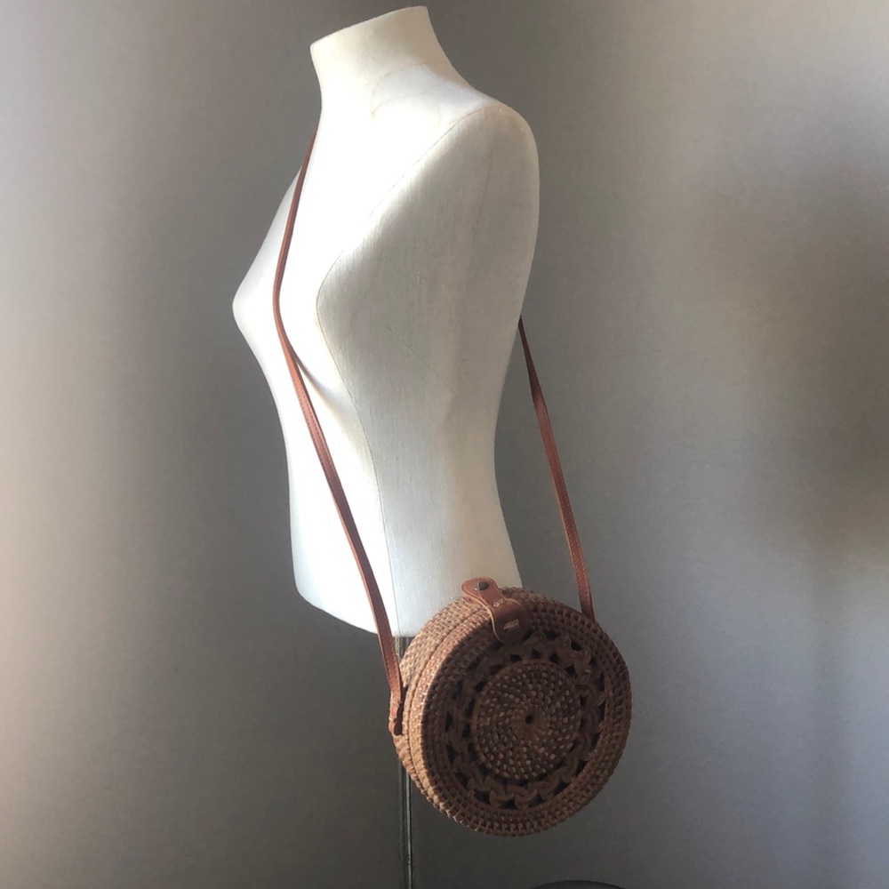 Circle Round Crossbody Wicker Purse